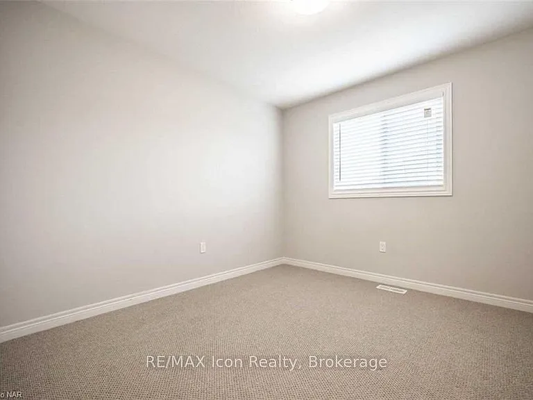 135 Acacia Rd — Photo 15