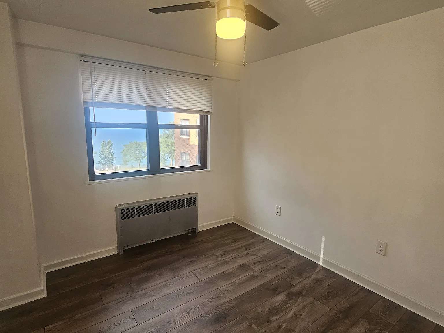 2 bed, 862 sqft, $1,600 — Photo 3