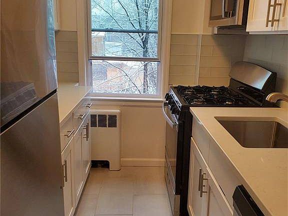 2nd image of 47 Point St Floor 3C-3