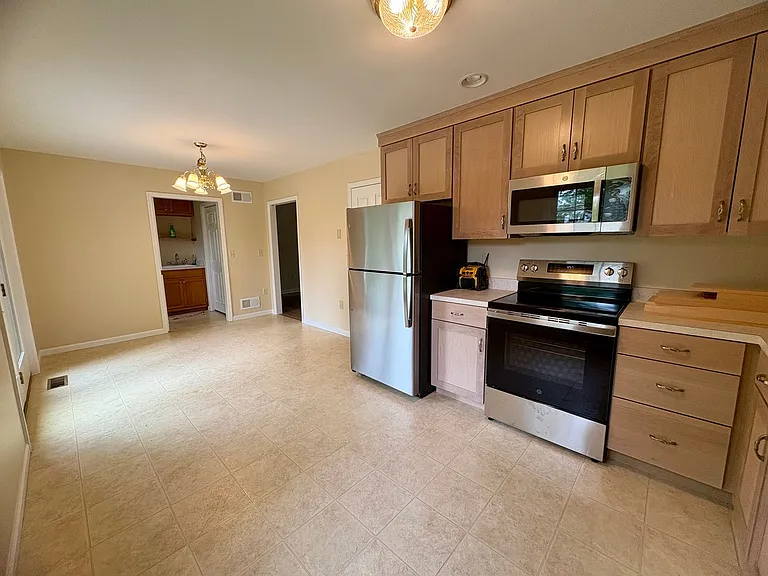 303 E Orange St — Photo 12
