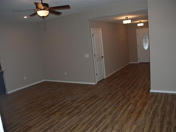 3rd image of 17 Lord Nelson Dr