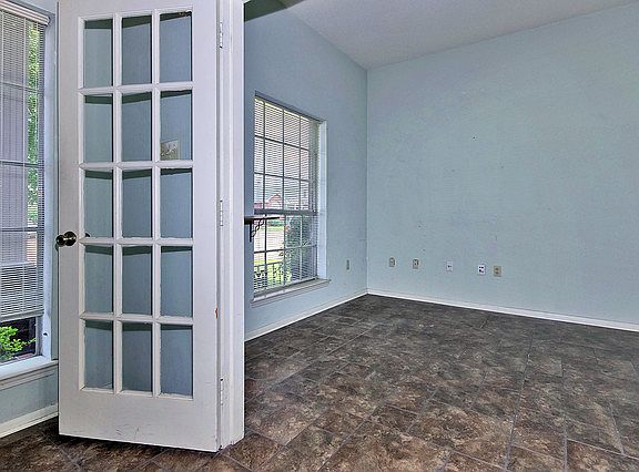 5th image of 2101 Vineyard Ln