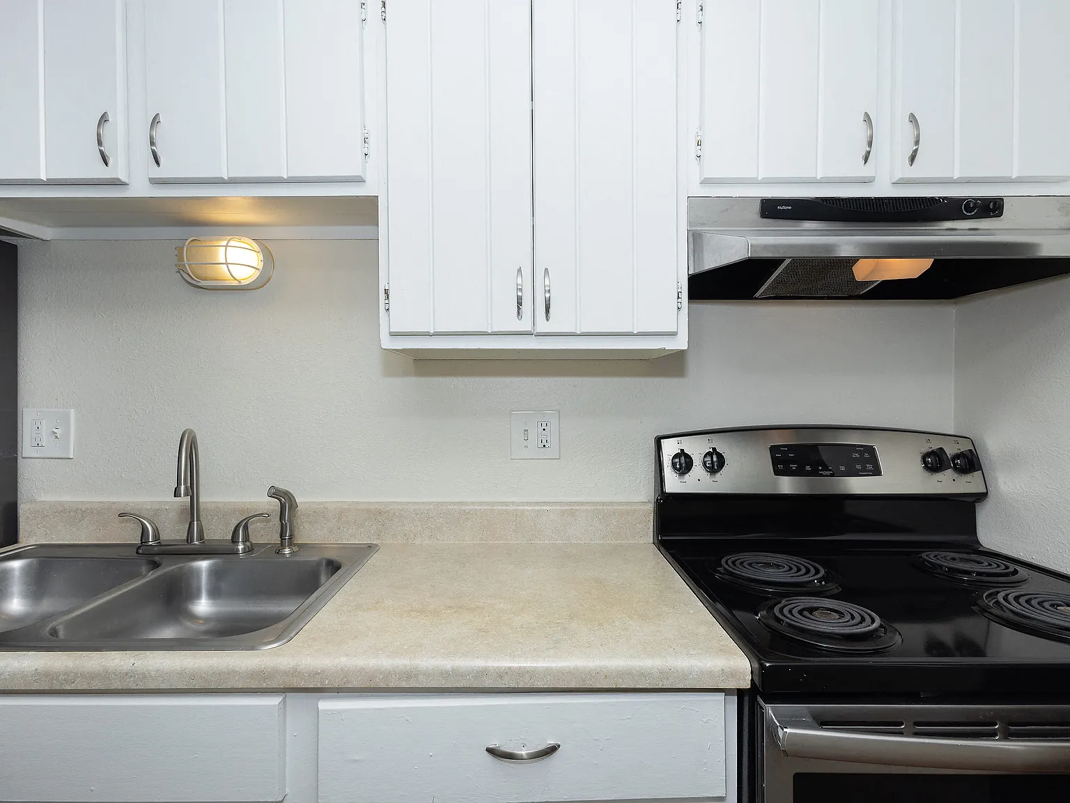 1280 Clayton St. Apartments — Photo 4
