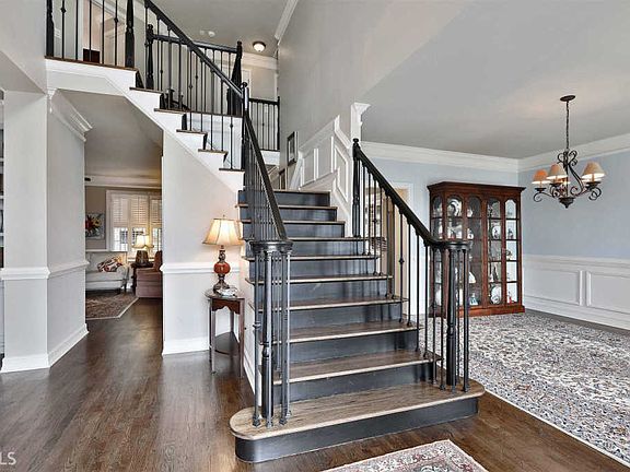 3rd image of 719 Avalon Way