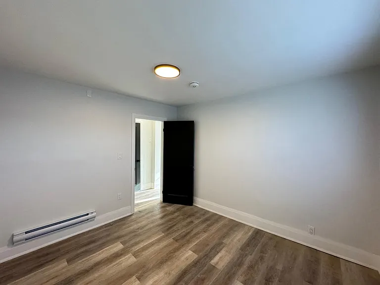 931 Main St E #4 — Photo 17