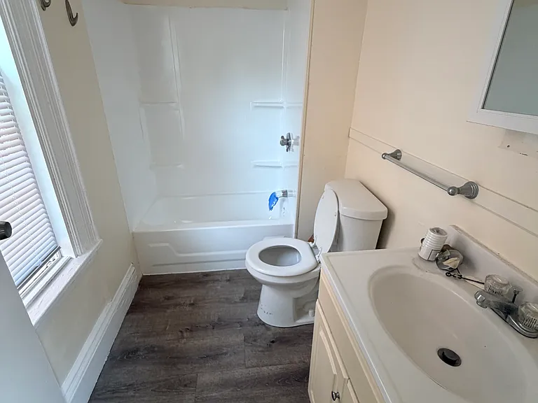 149 Strathmore Rd #6 — Photo 9