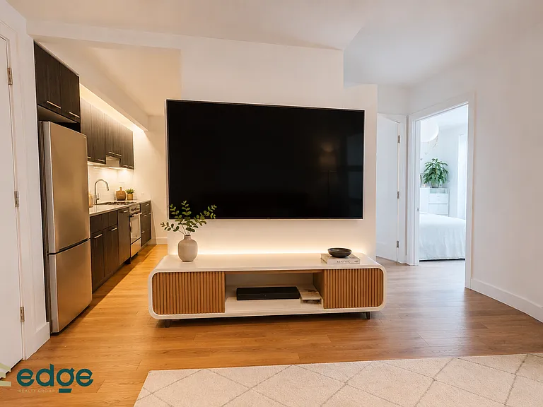 169 Graham Ave #402 — Photo 2