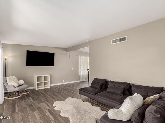5th image of 2210 E BIRCHWOOD Avenue