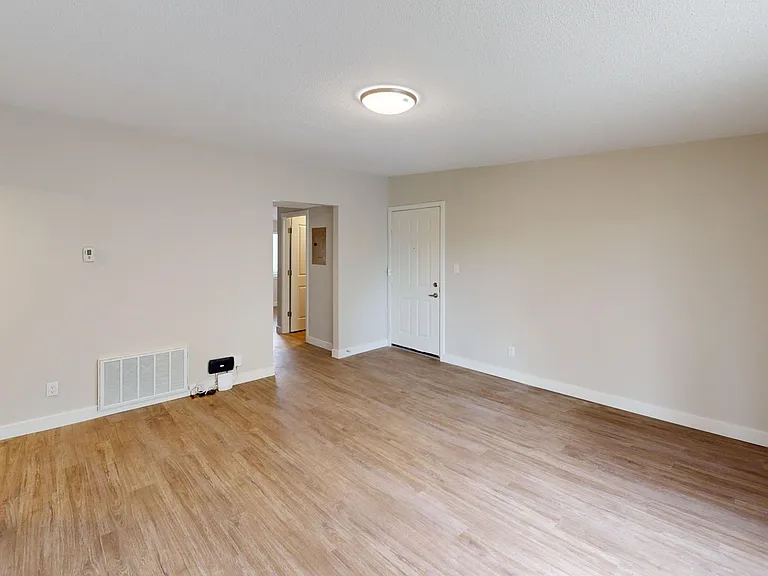 1515 W Kirby Ave — Photo 6