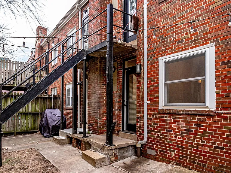 82 Q St SW #1 — Photo 15