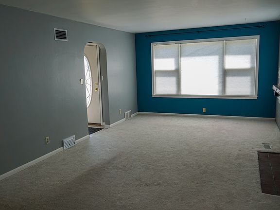 Living Room 12'X22'