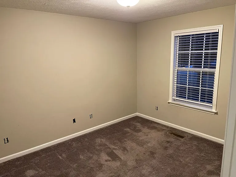 1604 Baucom Dr — Photo 4