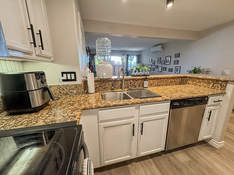 5252 Balboa Arms Dr #177 — Photo 14