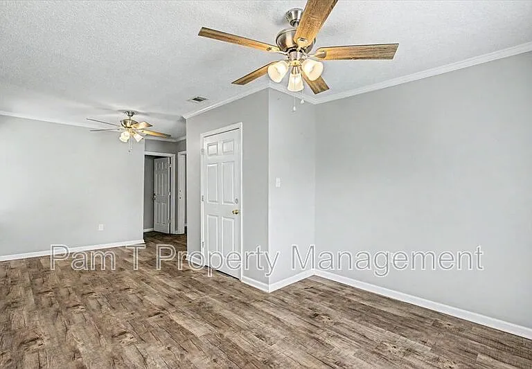 212 W 58th St — Photo 20
