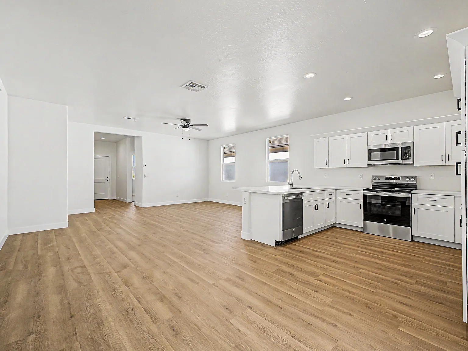 3 bed, 1431 sqft, $1,500 — Photo 2