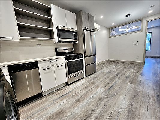 2nd image of 895 4th Ave #7L