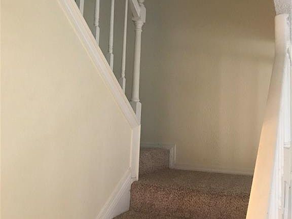 3rd image of 1461 Meadowood Village Dr