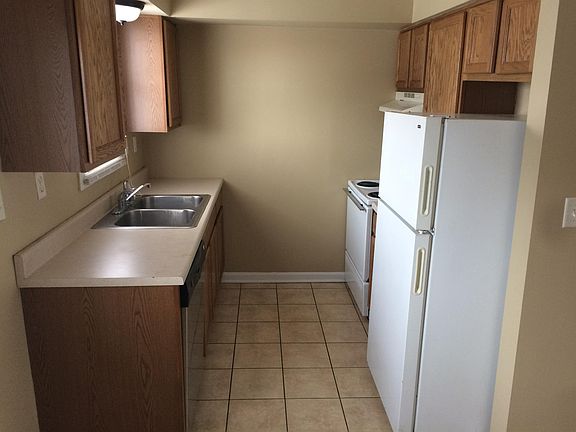 3rd image of 971 Villa Dr #26