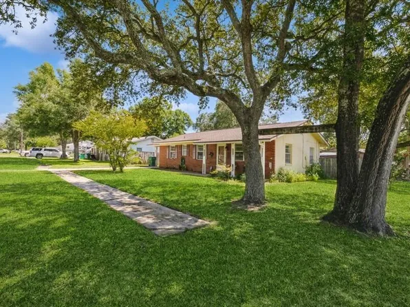 58 8th St, Shalimar, FL 32579