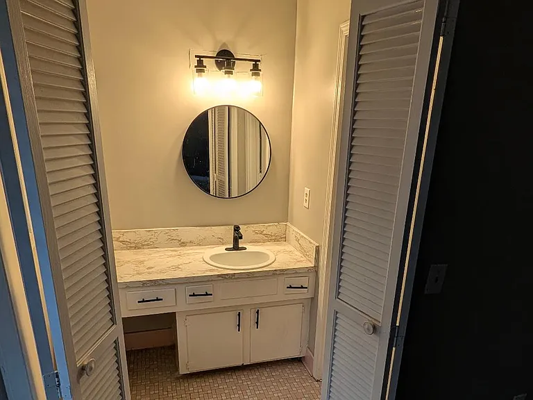 525 Arcola Dr — Photo 3
