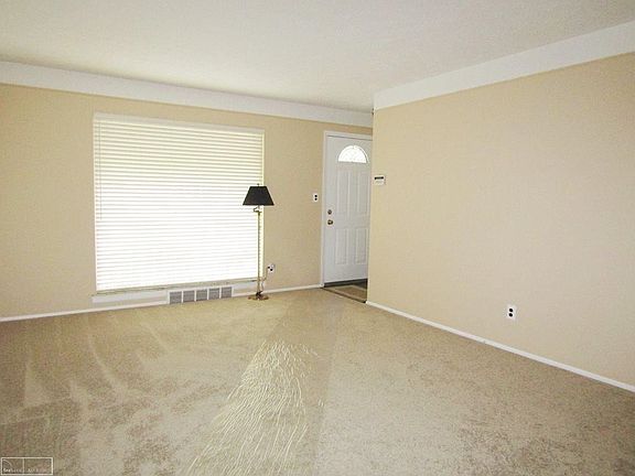 4th image of 22613 Socia St