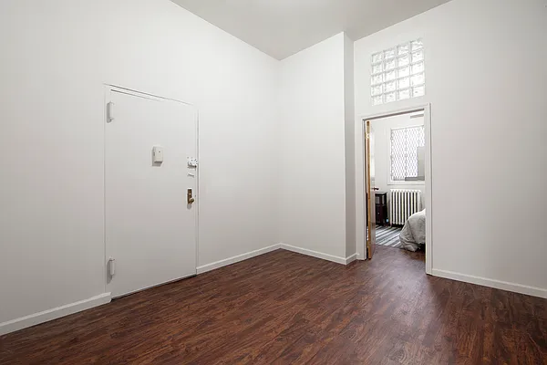 Rented by R New York | media 12