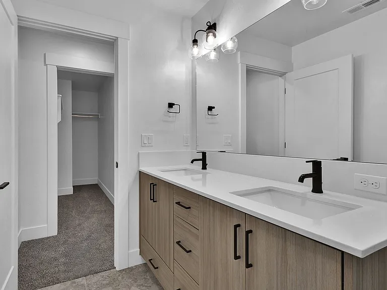 Carlsbad Crossing Townhomes - Attached Garage! — Photo 22