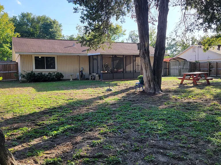 2312 Smuts Dr — Photo 44