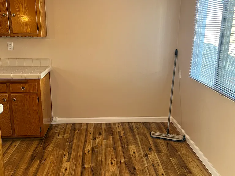 1761 E 1st St #4 — Photo 23