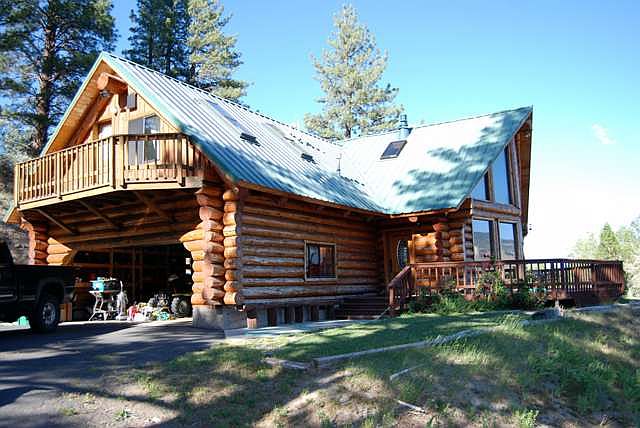 1st image of 865 Pine Cone Dr