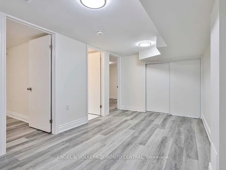 51B Fernwood Park Ave — Photo 12