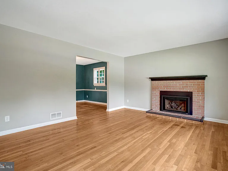 821 N Latham St — Photo 10