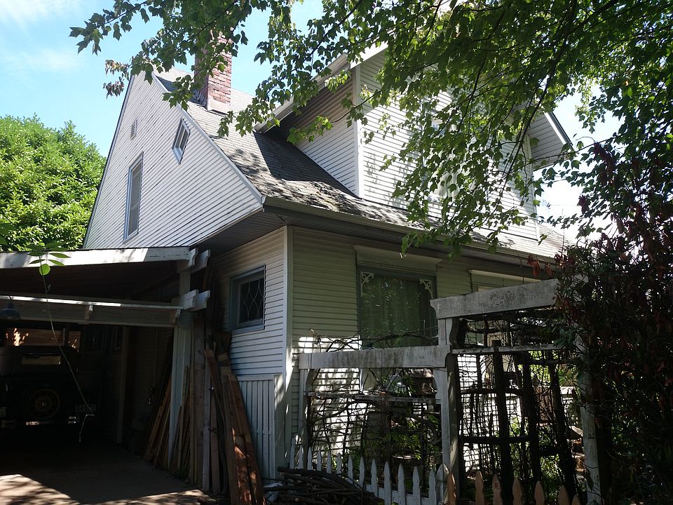 2nd image of 1916 E Cherry St