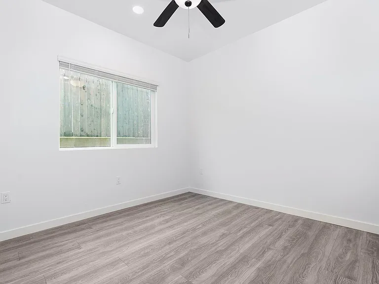 4564 Sauk Ave — Photo 13