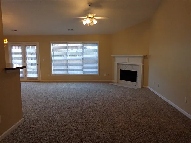 3 bed, 2.0 bath, 1453 sqft, $2,250 — Photo 4