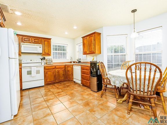 4th image of 225 Wicks Ave