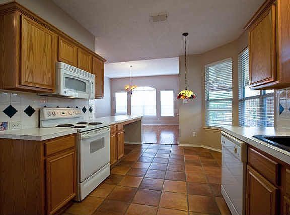 3rd image of 2034 Devin Ln