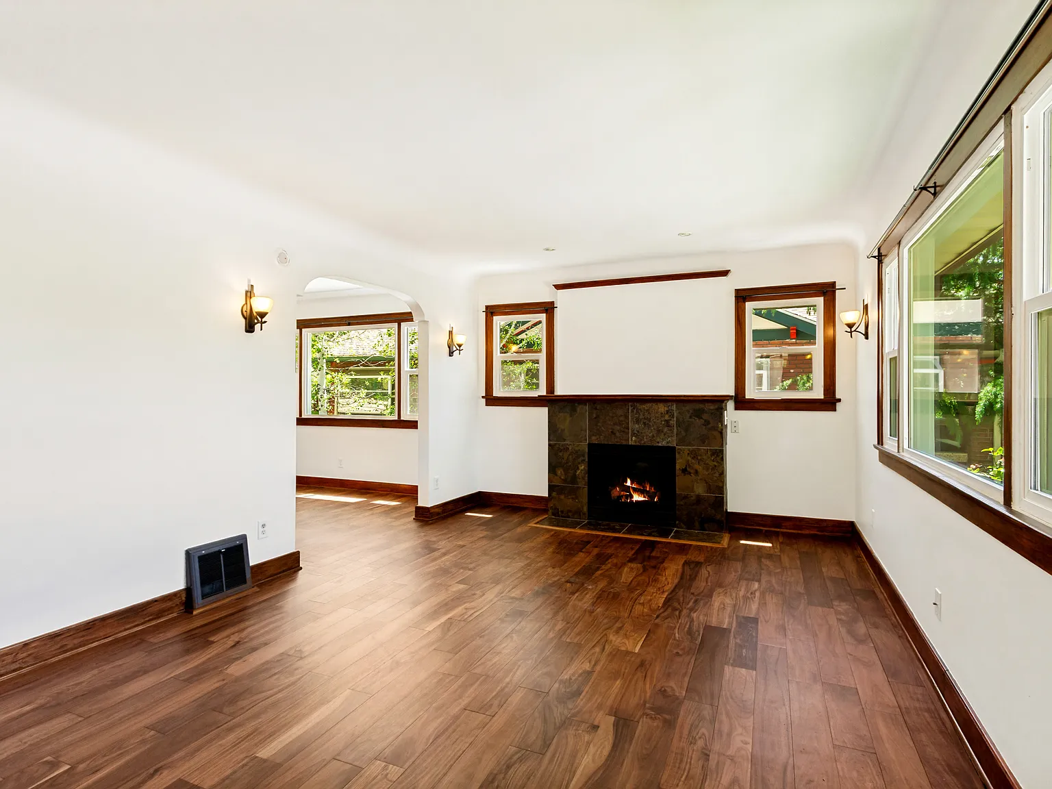 4 bed, 2200 sqft, $3,200 — Photo 4