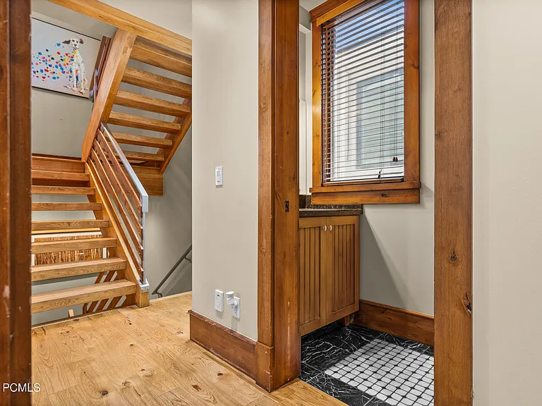 320 Woodside Ave — Photo 16
