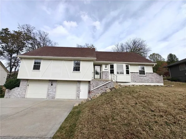 9302 NW 76th Ter, Weatherby Lake, MO 64152