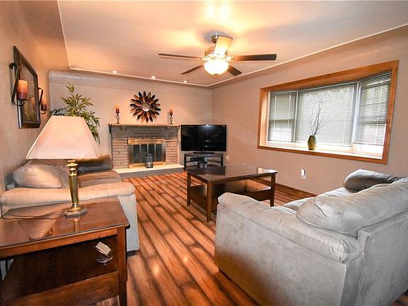 5th image of 111 Horseshoe Dr
