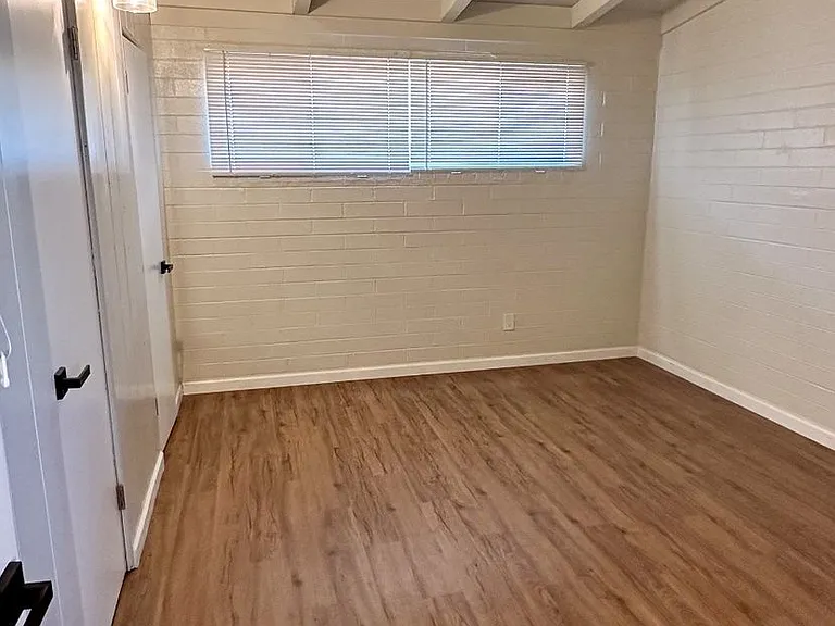 2756 N Forgeus Ave — Photo 4