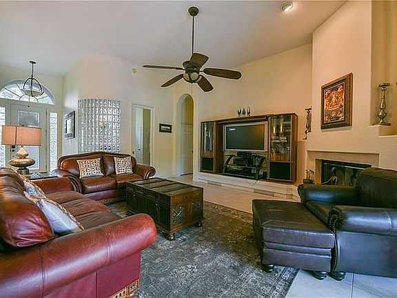 4th image of 880 Royalwood Ln