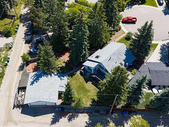 2nd image of 310 SE Huntham Pl NE
