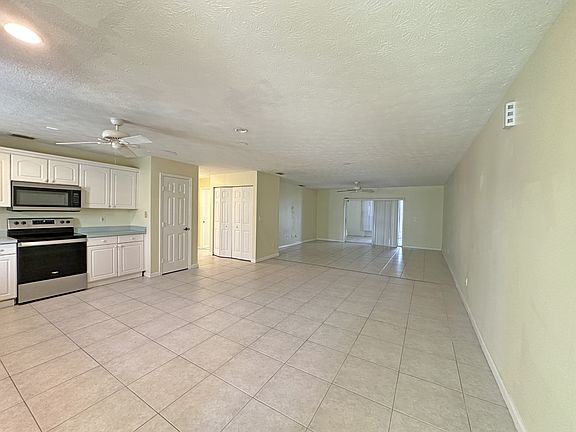 4th image of 2130 SE Wild Meadow Cir