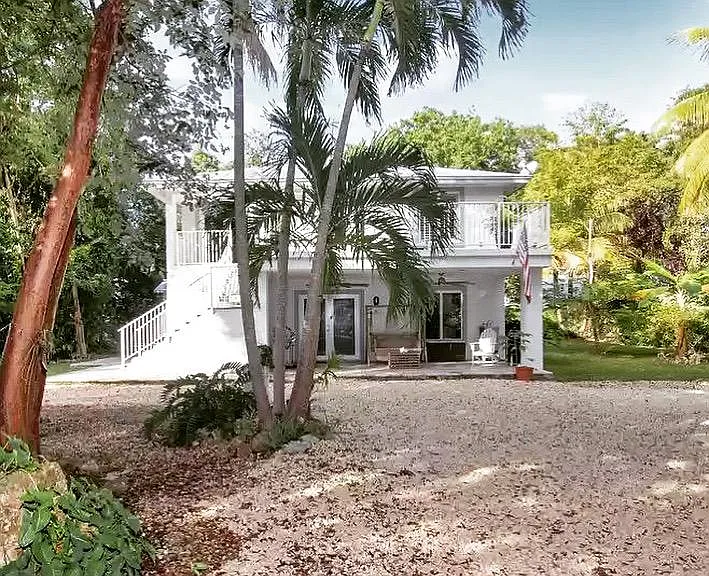 6 Bowen Dr — Photo 1