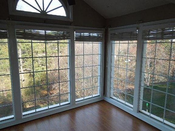 5th image of 609 Countryside Ln SE