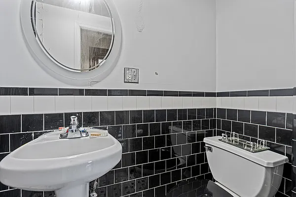 Sold by Jaymore Realty LLC | media 30