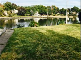 52 Waterbury Ave, Stamford, CT