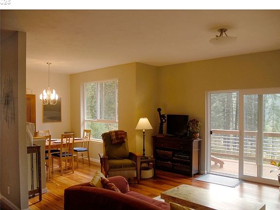 3rd image of 25811 Siuslaw River Rd